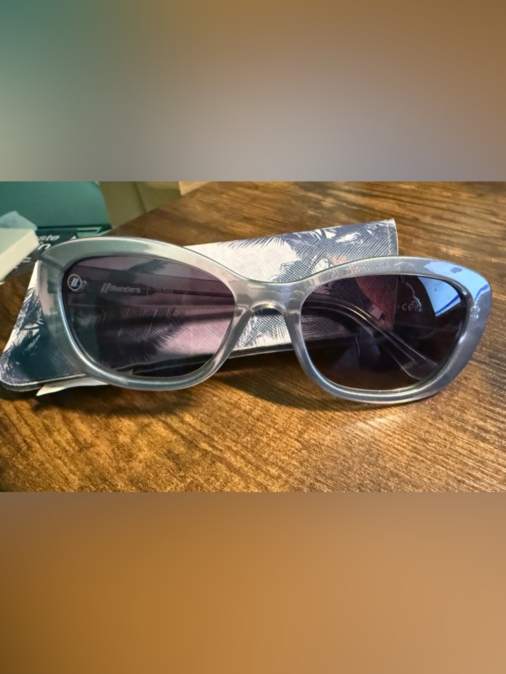 Blenders Olivia Sunglasses + case